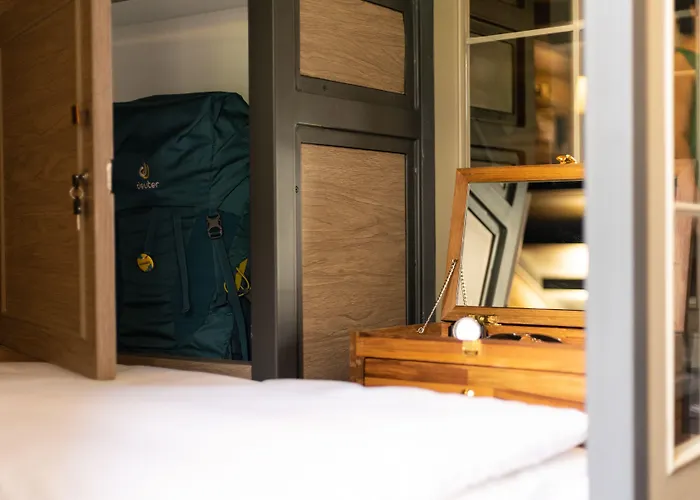 Warm Window Silom Hostel กรุงเทพมหานคร